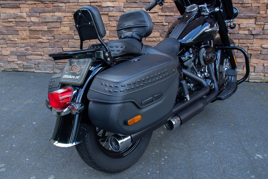 2019 Harley-Davidson FLHCS Heritage Classic Softail 114 M8 vivid black RSB