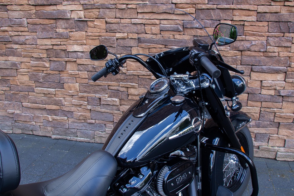 2019 Harley-Davidson FLHCS Heritage Classic Softail 114 M8 vivid black RT