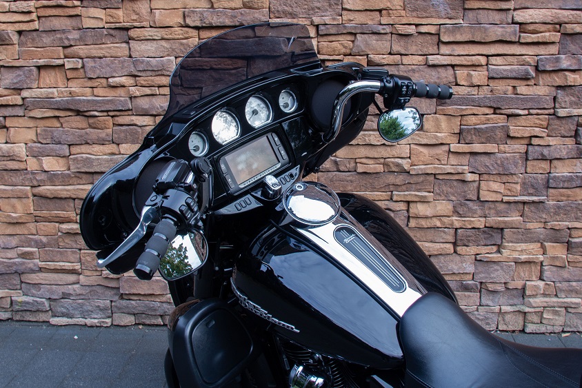 2017 Harley-Davidson FLHXS Street Glide Special 107 M8 vivid black LD
