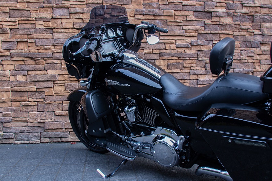 2017 Harley-Davidson FLHXS Street Glide Special 107 M8 vivid black LE