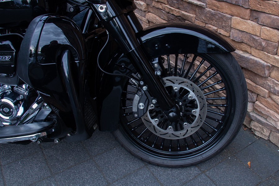 2017 Harley-Davidson FLHXS Street Glide Special 107 M8 vivid black RFW
