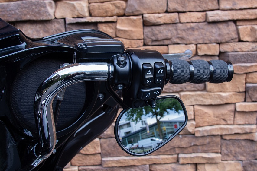 2017 Harley-Davidson FLHXS Street Glide Special 107 M8 vivid black RHB