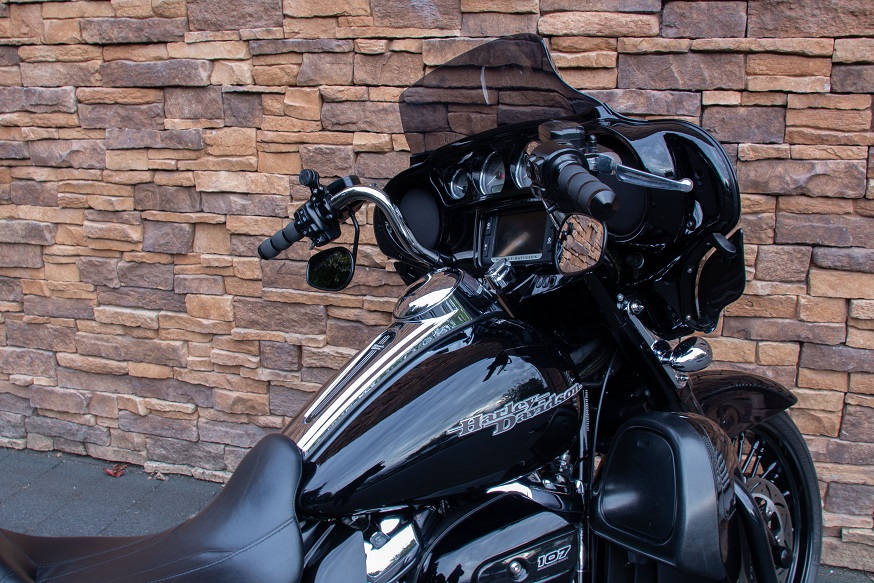 2017 Harley-Davidson FLHXS Street Glide Special 107 M8 vivid black RT