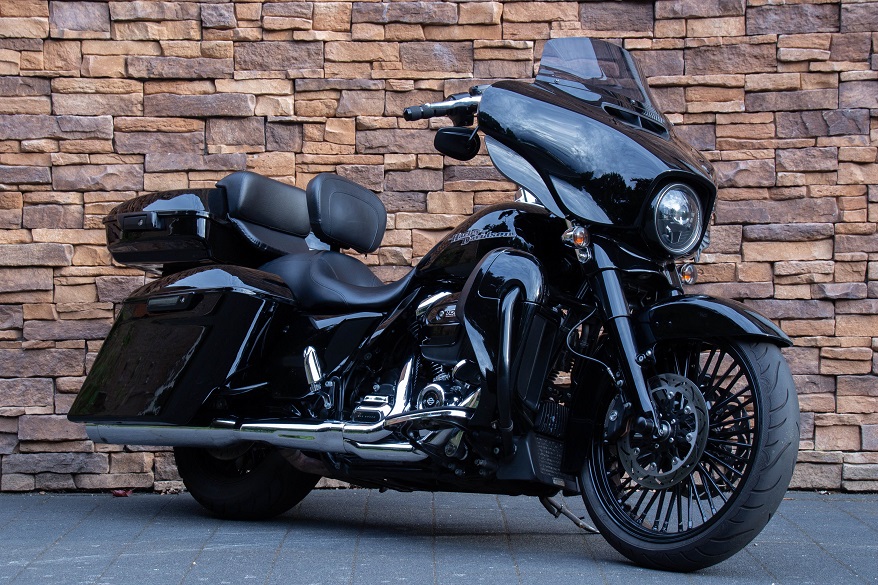 2017 Harley-Davidson FLHXS Street Glide Special 107 M8 vivid black RV