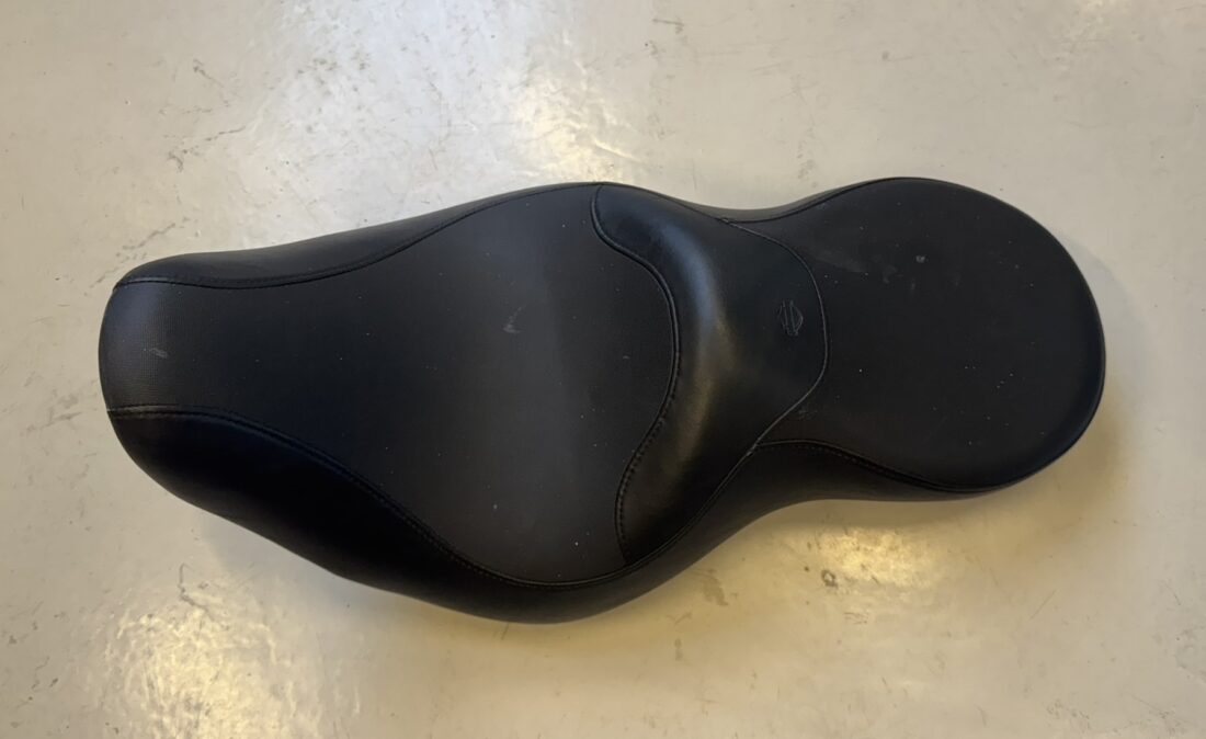 51470-06A Comfort Reach Duo zadel softail 2006-2017 a