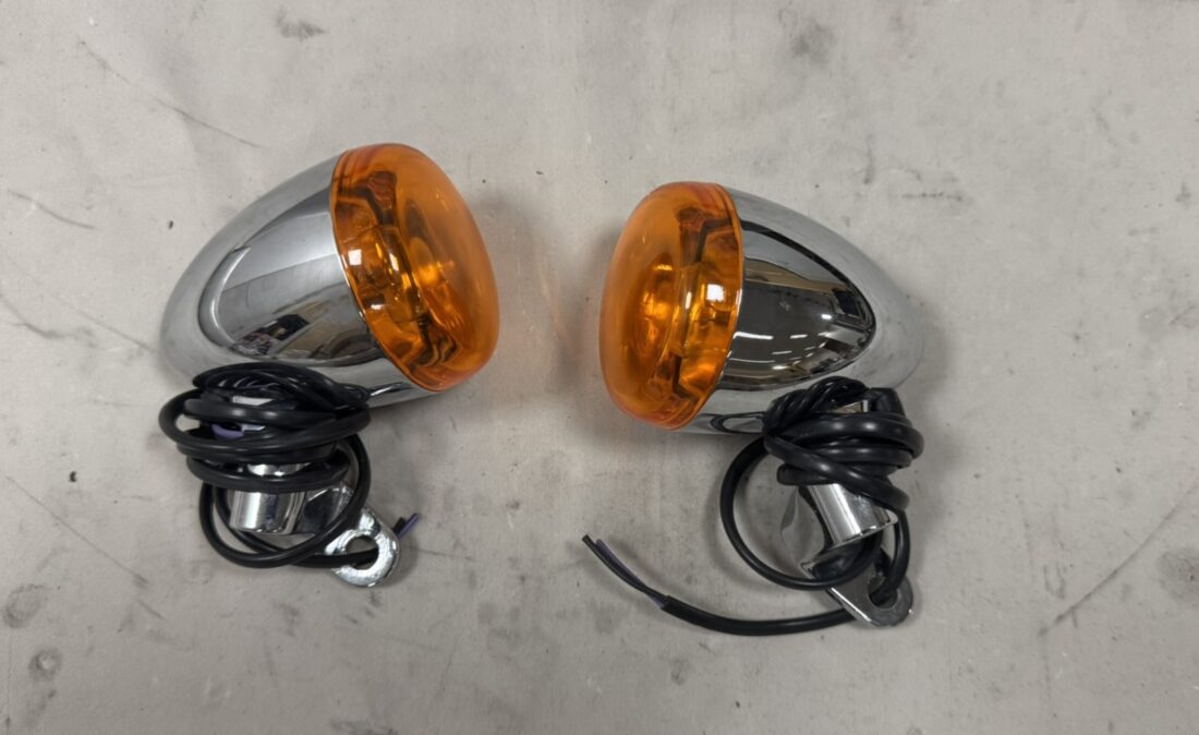 67800519 Knipperlichten voorzijde Softail M8 chroom incl. brackets new 820 a
