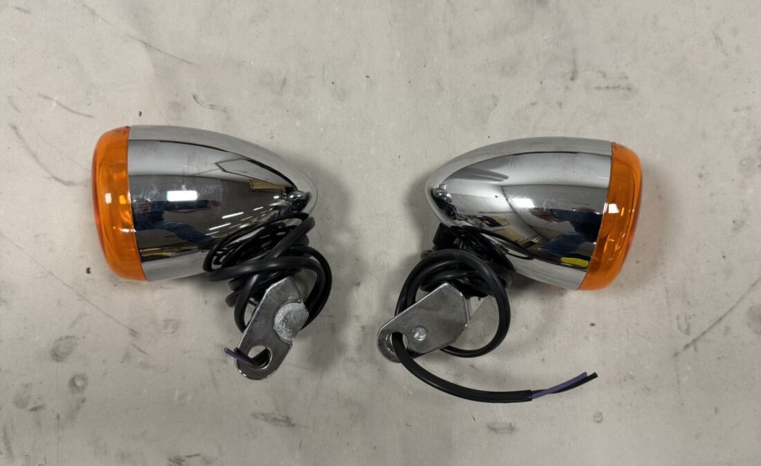 67800519 Knipperlichten voorzijde Softail M8 chroom incl. brackets new 820 b