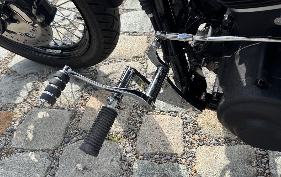 Extended forward controls Dyna b